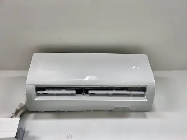 Ar-condicionado split inverter ligado após a instalação